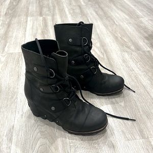 Black Sorel wedges
